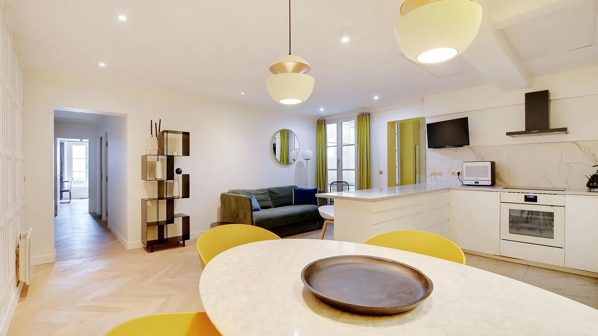 Pick A Flat's In Triangle D'or - Rue Penthievre Paris